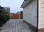 тротуарная дорожка возле дома